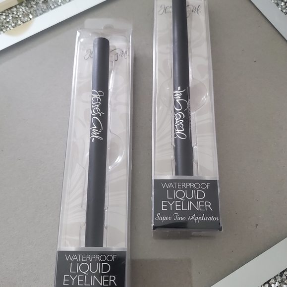 jesse's girl eyeliner